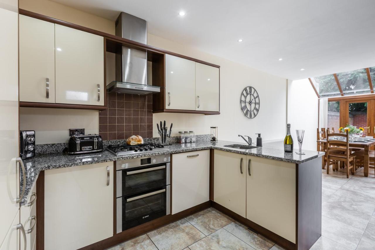 Albert - 5 Bedrooms Sleeps 11 Parking Wi-Fi Contractors Preston  Exterior photo